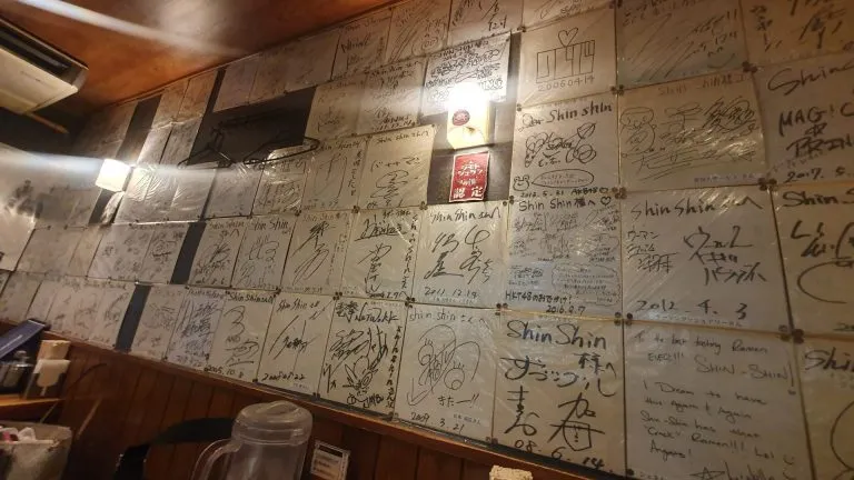 博多ラーメンShinShinのサインの写真